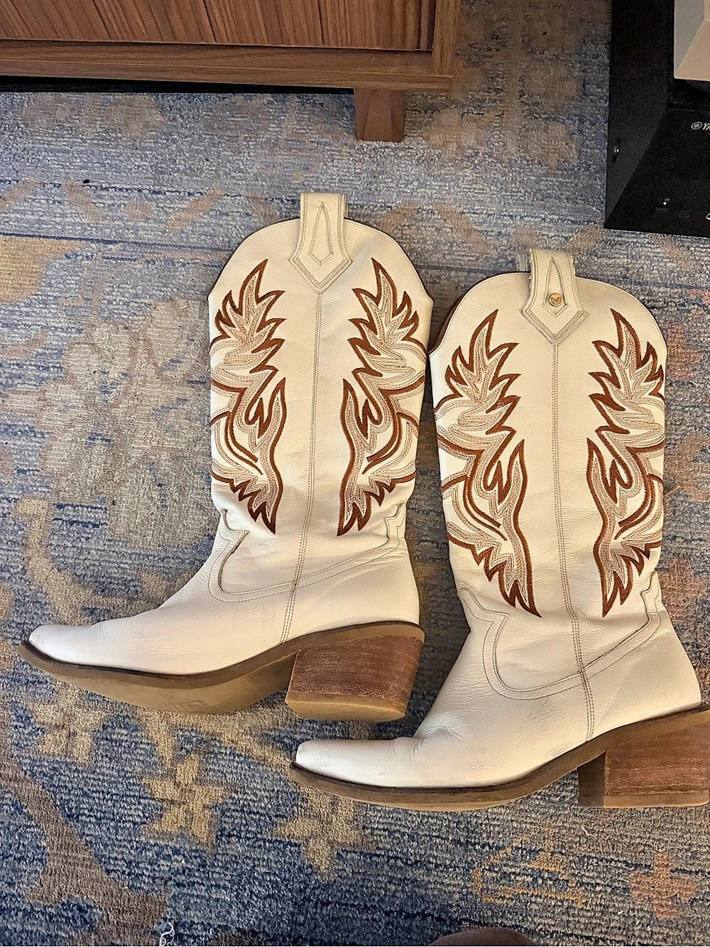 Embroidered Western Heeled Boots in Cream & Brown Stivali Italian Leather